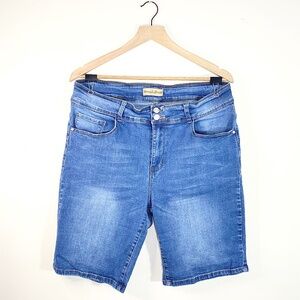 Honey & Bristle Plus Size High-Rise Dark Wash Bermuda Jean Shorts Size 20